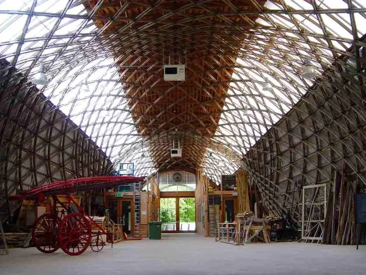 Inside_the_Weald_and_Downland_Gridshell_-_geograph.org.uk_-_258909