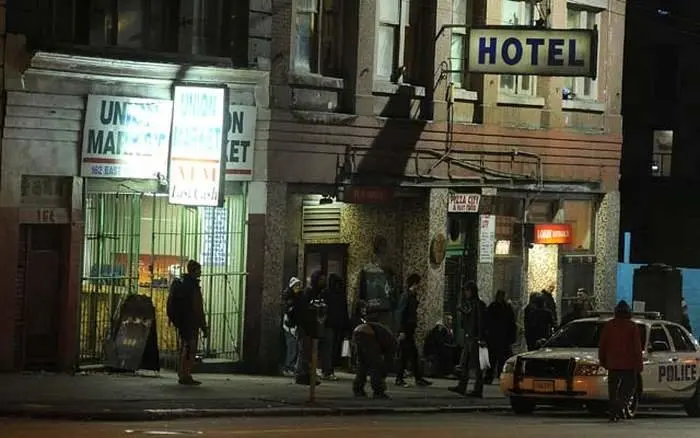 VANCOUVER, BC., November 14, 2013 -- Heavy police presence with residents being denied entry at the Regent Hotel on East Hastings St in Vancouver, BC., November 14, 2013.  (Nick Procaylo/PNG)   [PNG Merlin Archive]