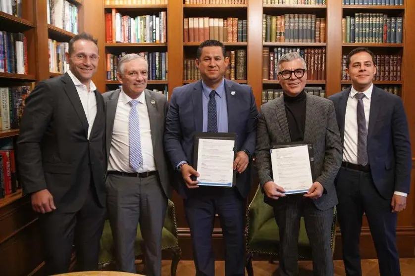 Firma de convenio con DELL y edX