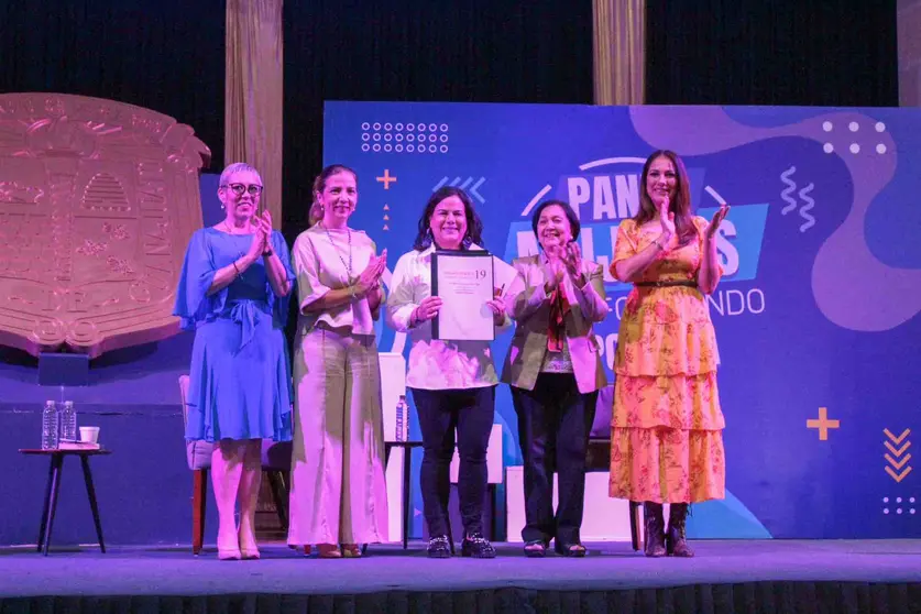 Mujeres transformando la política