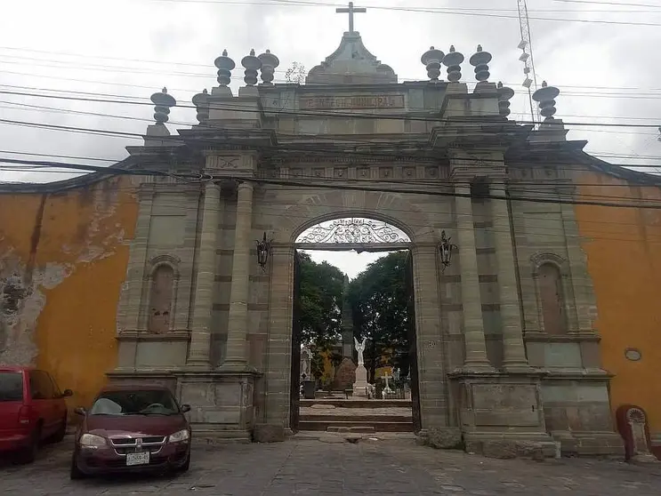 La fachada del Panteón Santa Paula en Guanajuato Capital - Foto, Velio Ortega