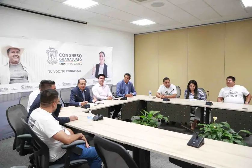 Diputados apoyando a productores zapateros de los pueblos del Rincón