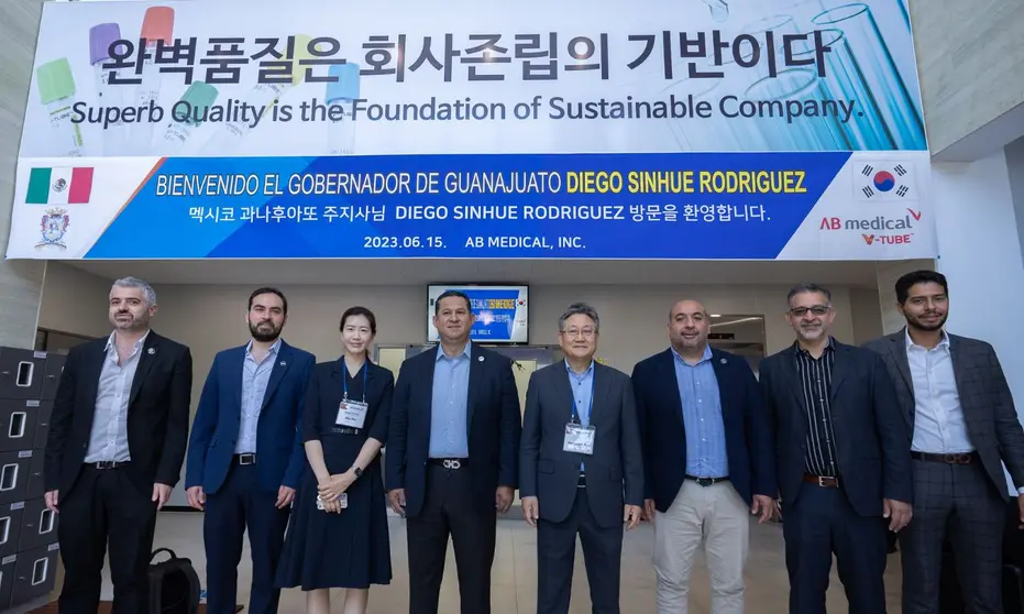 Delegación encabezada por el gobernador Diego Sinhue visita empresa coreana
