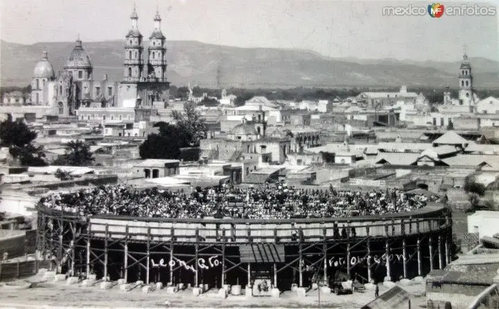 Plaza de Toros Reforma, que estuvo ubicada donde hoy es el Centro Comercial %22Coliseo%22, donde José Alfredo cantò por vez primera en público %22Caminos de Guanajuato%22