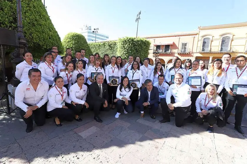 Personal del C-4 en León recibe reconocimientos