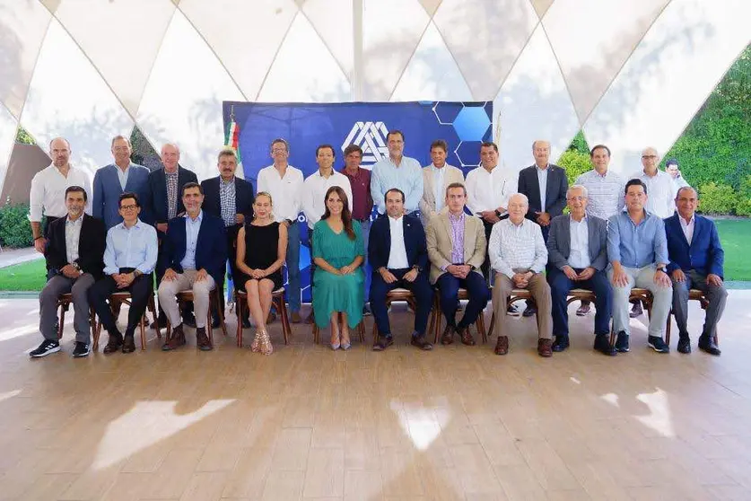 Expone Libia Denisse ante COPARMEX León la política social de Guanajuato