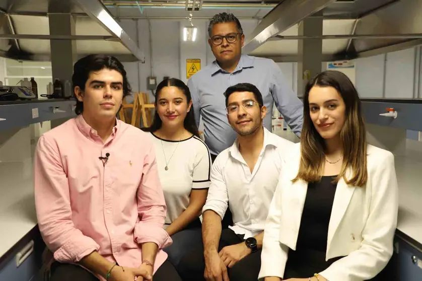 El doctor Christian Gómez encabeza investigación para eliminar nanoplásticos del agua potable
