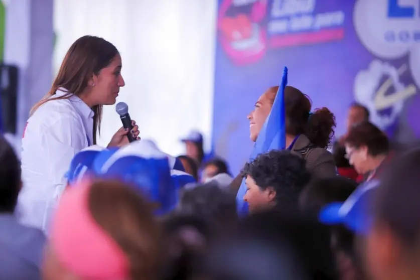 Libia Dennise se reúne con mujeres y jóvenes en San José Iturbide
