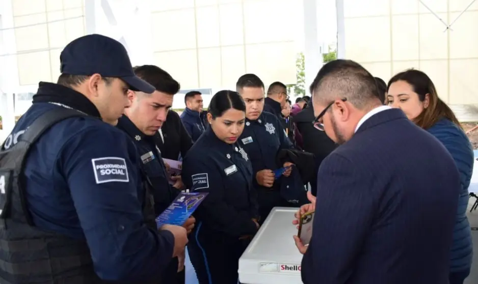 policías