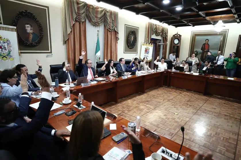 Ale Gutiérrez recibe autorización del Ayuntamiento para buscar reeleción como alcaldesa