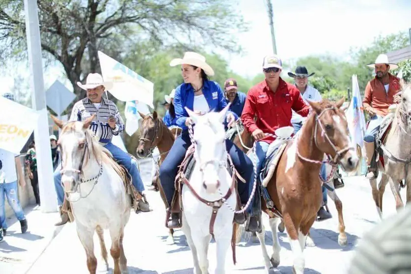 Ale Gutiérrez hace campaña por la reelección en comunidad La Sandía