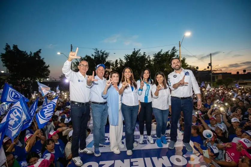 Anuncia Ale Gutiérrez apoyos para mujeres, niños y jóvenes en León II