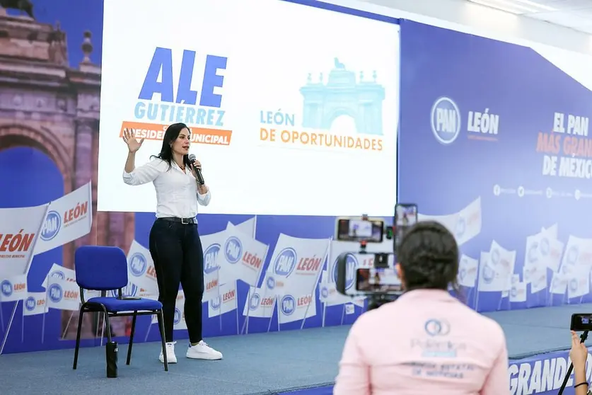 La candidata Ale Gutiérrez presenta sus propuestas para impulsar la economía de León