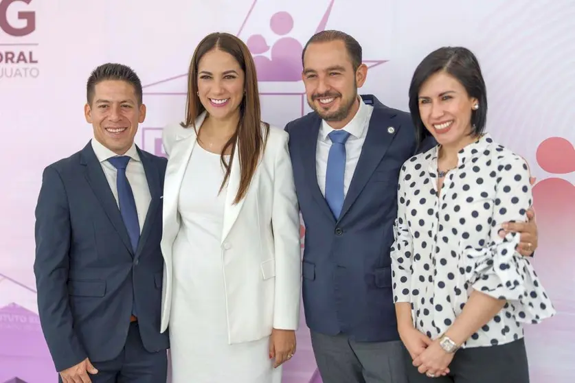 Acompañan a Libia su esposo, Marko Cortés y Rosario Corona