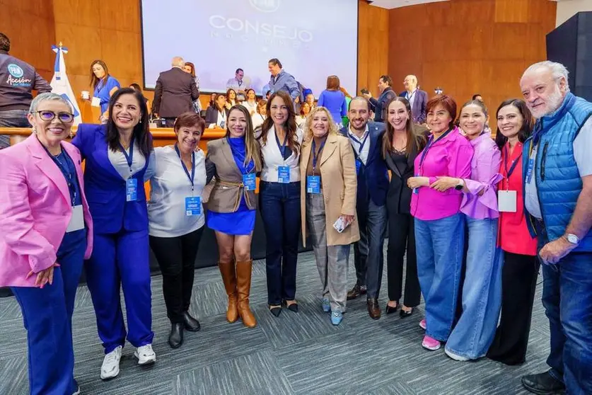Consejeros nacionales guanajuatenses del PAN con Libia Dennise