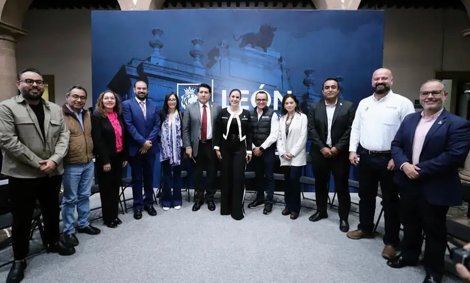 Dependencias municipales de León encabezadas por Ale Gutiérrez presentan las actividades de verano