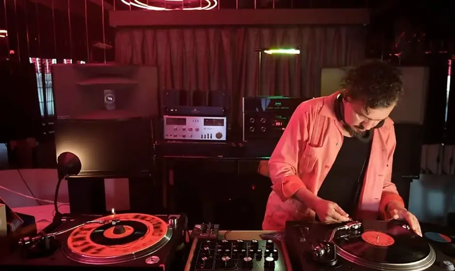 Psychedelic Cumbia and Tropical Beats with Frente Cumbiero | Le Mellotron Nomad Series