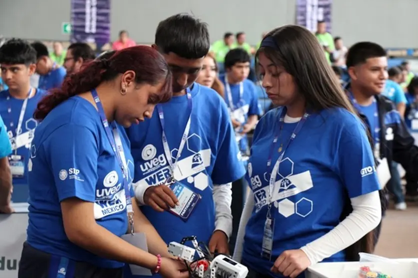 Telebachilleratos UVEG realizan torneo WER de robótica