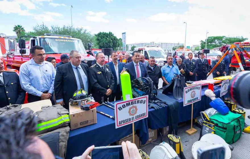 Diego Sinhue encabeza celebración del día nacional del bombero