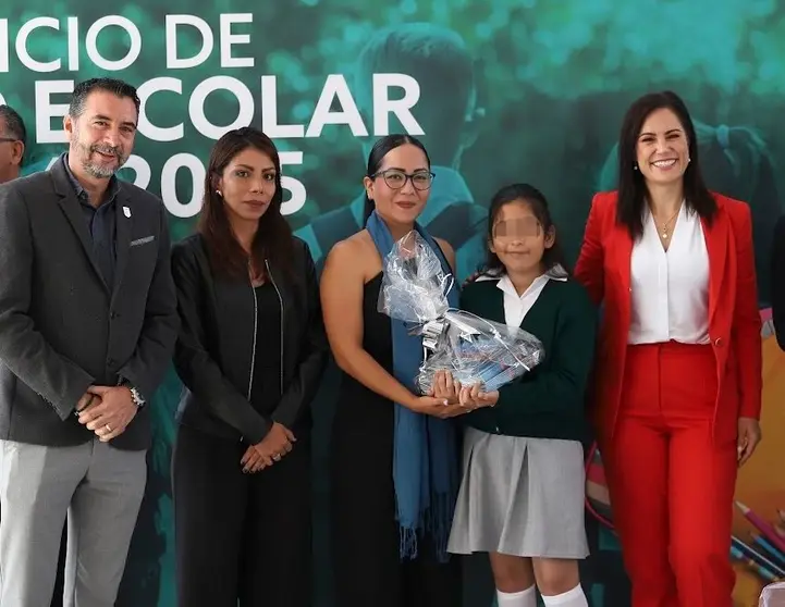 Inician ciclo escolar 318 mil alumnos de nivel básico