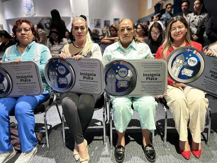 Salud Guanajuato entrega insignias Planet Youth a 185 instituciones en León
