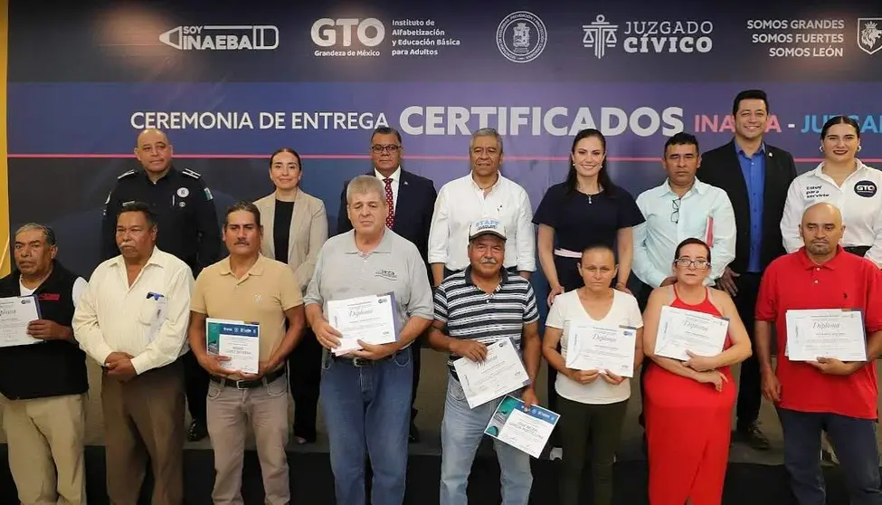 Ale Gutiérrez e INAEBA entregan 110 certificados a infractores viales que 'pagaron' acreditando estudios