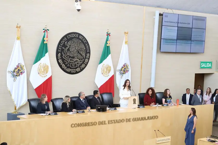 Libia Dennise rinde protesta como gobernadora de Guanajuato 2024-2030
