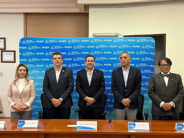 Representantes de la cadena cuero-calzado informan sobre aranceles del 78% a calzado chino