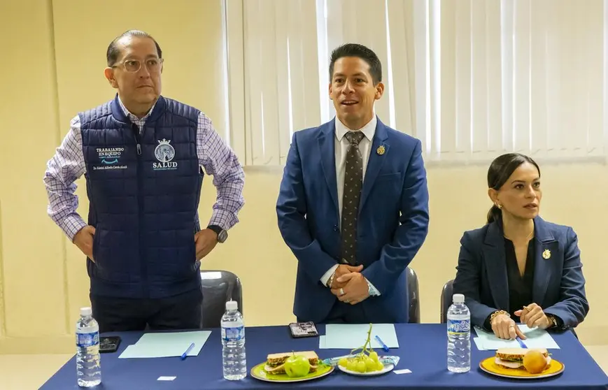 Titulares de Salud y Derechos Humanos con el presidente del DIF Guanajuato (2)