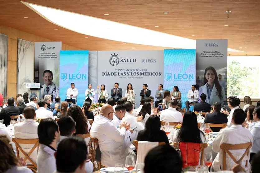 Guanajuato celebra a sus profesionales de la medicina