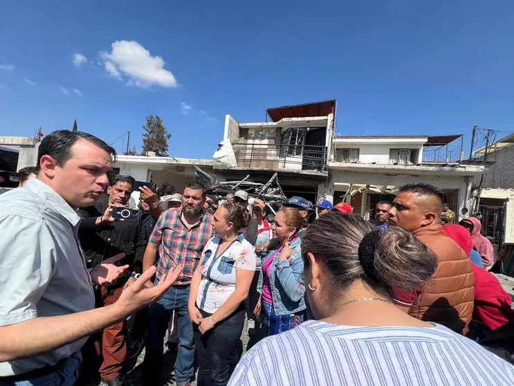 Jorge Jiménez Lona, secretario de Gobierno de Guanajuato, dialoga con vecinos afectados por la violencia en Acámbaro