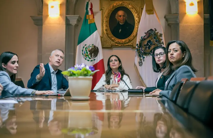 Libia Dennise encabeza entrega de certificación ambiental a VW Guanajuato
