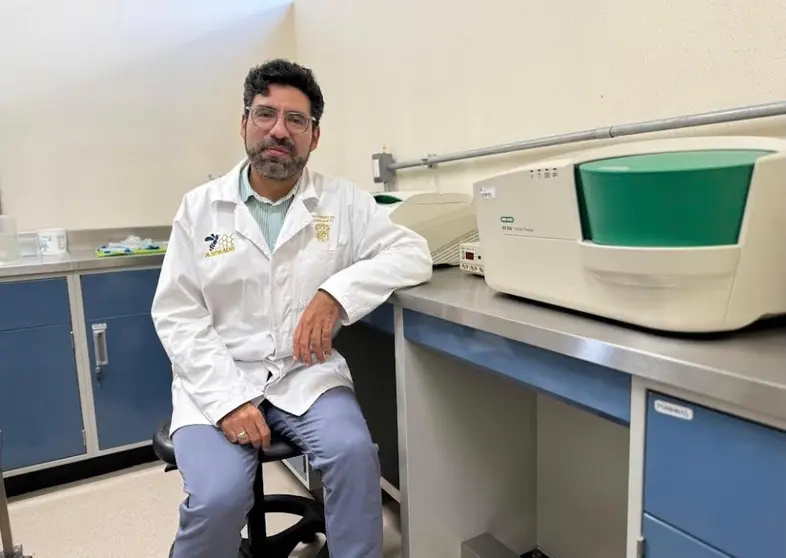 El investigador Jorge Alejandro Alegría Torres, adscrito al Departamento de Farmacia UG