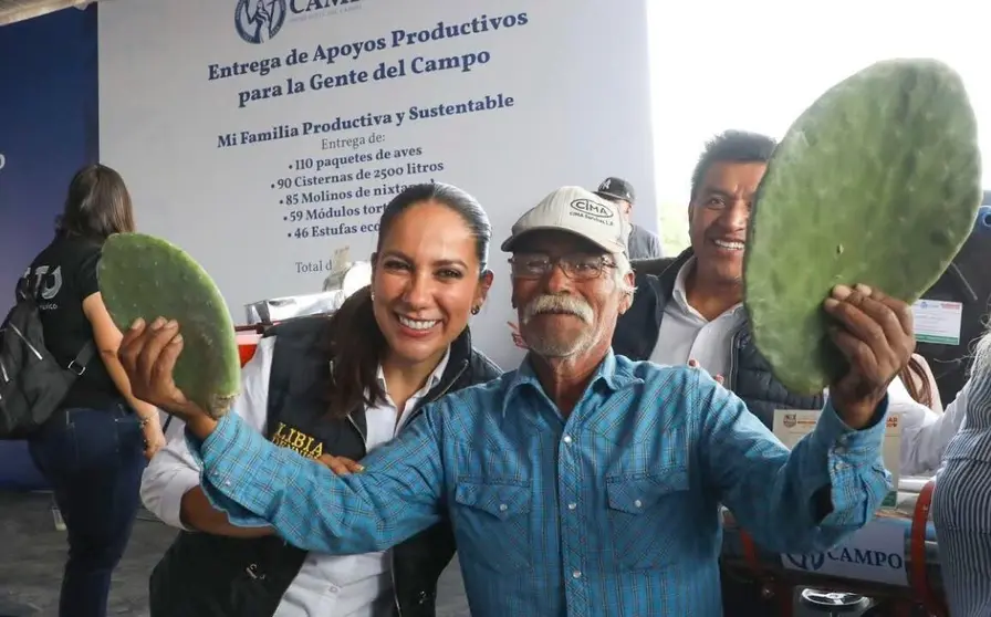 Libia Dennise entrega acciones y obras en región 2 de Guanajuato