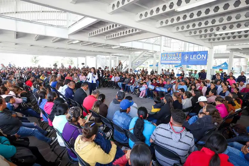 Ale Gutiérrez encabeza la entrega de pagos a 956 beneficiarios de 'Ayúdate Ayudando'