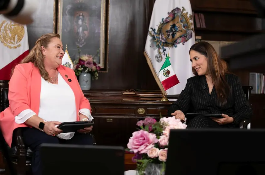 Libia Dennise y su secretaria del Campo Marisol Suárez conducen emisión de 'Conectando con la gente'