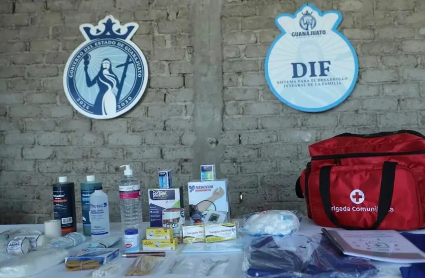 Brigadas comunitarias del DIF Guanajuato reciben paquetes de primeros auxilios