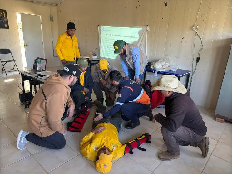 Brigadistas de Reserva de la Biósfera Sierra Gorda se capacitan en primeros auxilios y combate a incendios