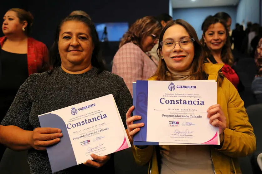 Secretaría de Economía, CICEG e IECA certifican a pespuntadoras leonesas