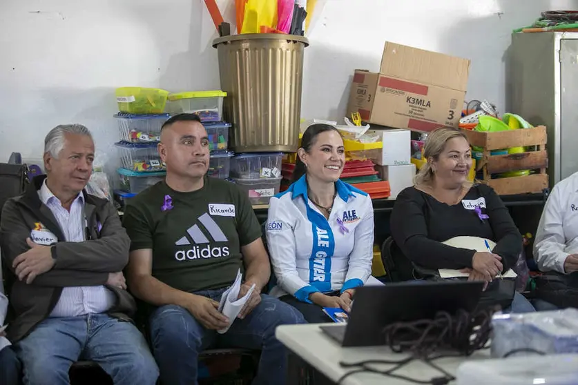 León lleva el programa 'Mi barrio habla' a localidad Los Jacales