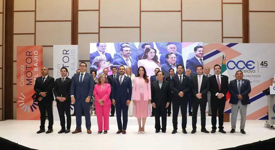 Libia Dennise encabeza toma de protesta del CCE Celaya 2025-2026
