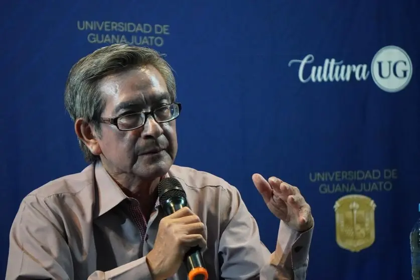 José Luis Martínez da cátedra de periodismo en la UG