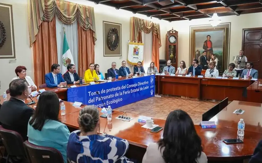 Toma posesión el consejo directivo 2025-2028 de la Feria Estatal de León