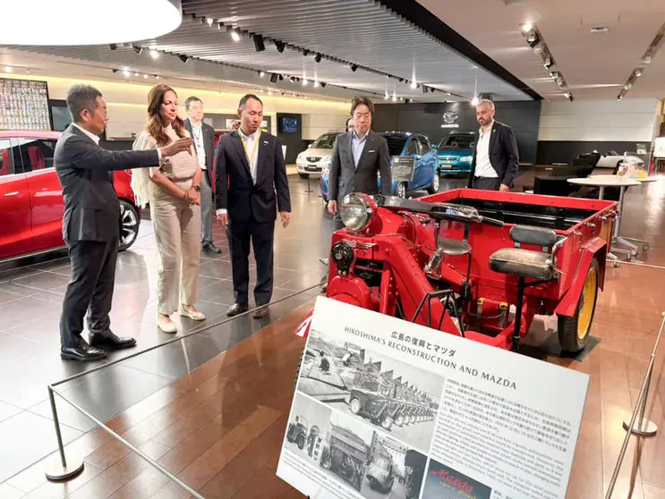 Libia Dennise refrenda en Japón alianza de Guanajuato con Mazda