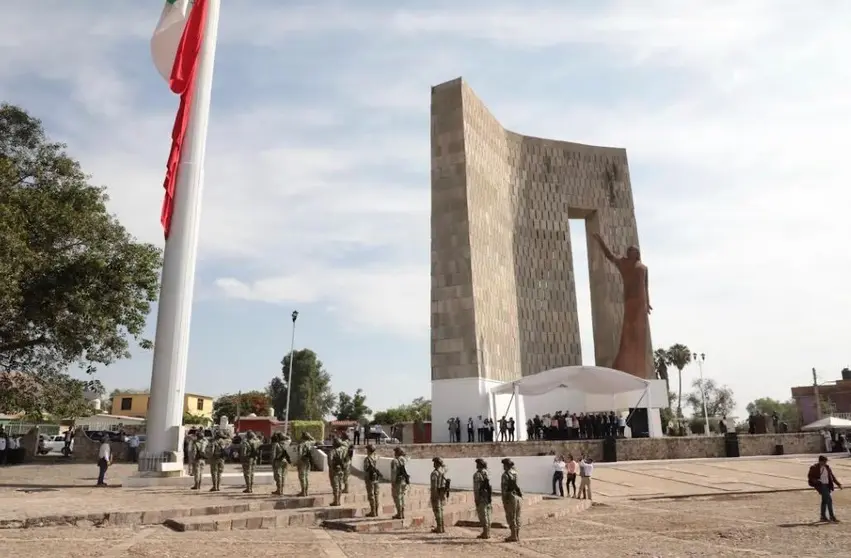 Conmemoran 272 Aniversario del Natalicio de Miguel Hidalgo y Costilla en el municipio de P&eacute;njamo