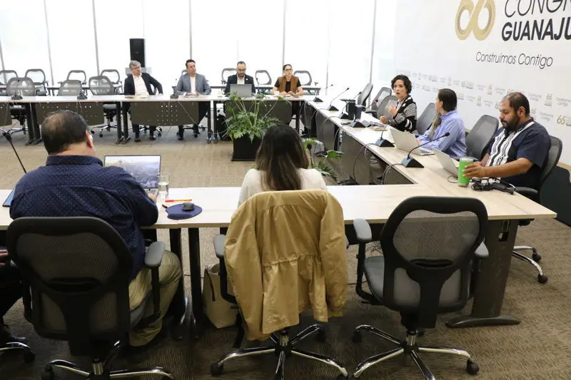 Mea de trabajo de la Comisión de Medio Ambiente
