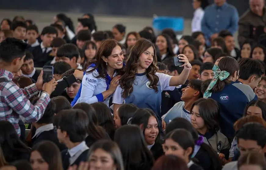 León realiza foro sobre nuevas tendencias educativas