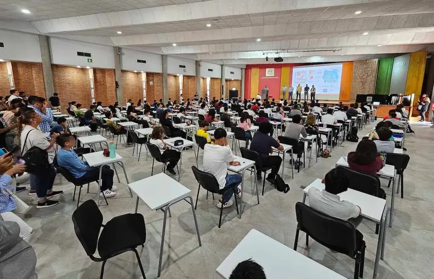 León realiza concurso municipal de matemáticas y regional de ciencias