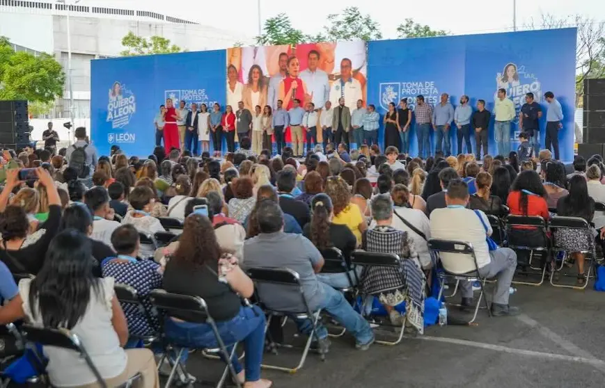 León renueva 540 comités de colonos
