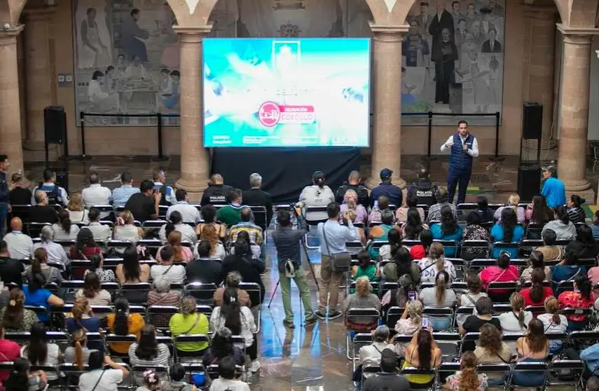 Capacitan a comités de colonos de León sobre programas, apoyos y otros recursos municipales